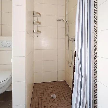 Haus Pirola Und Esens Apartment