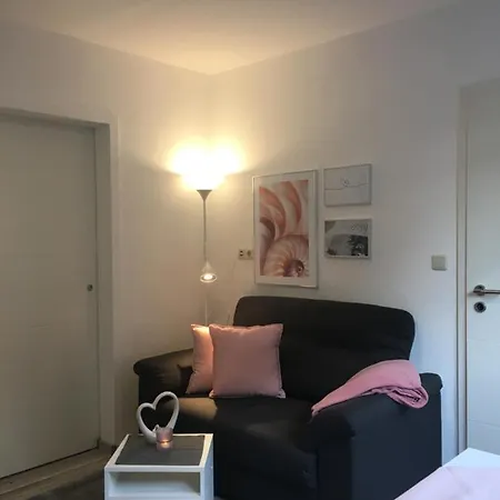 Haus Pirola Und Esens